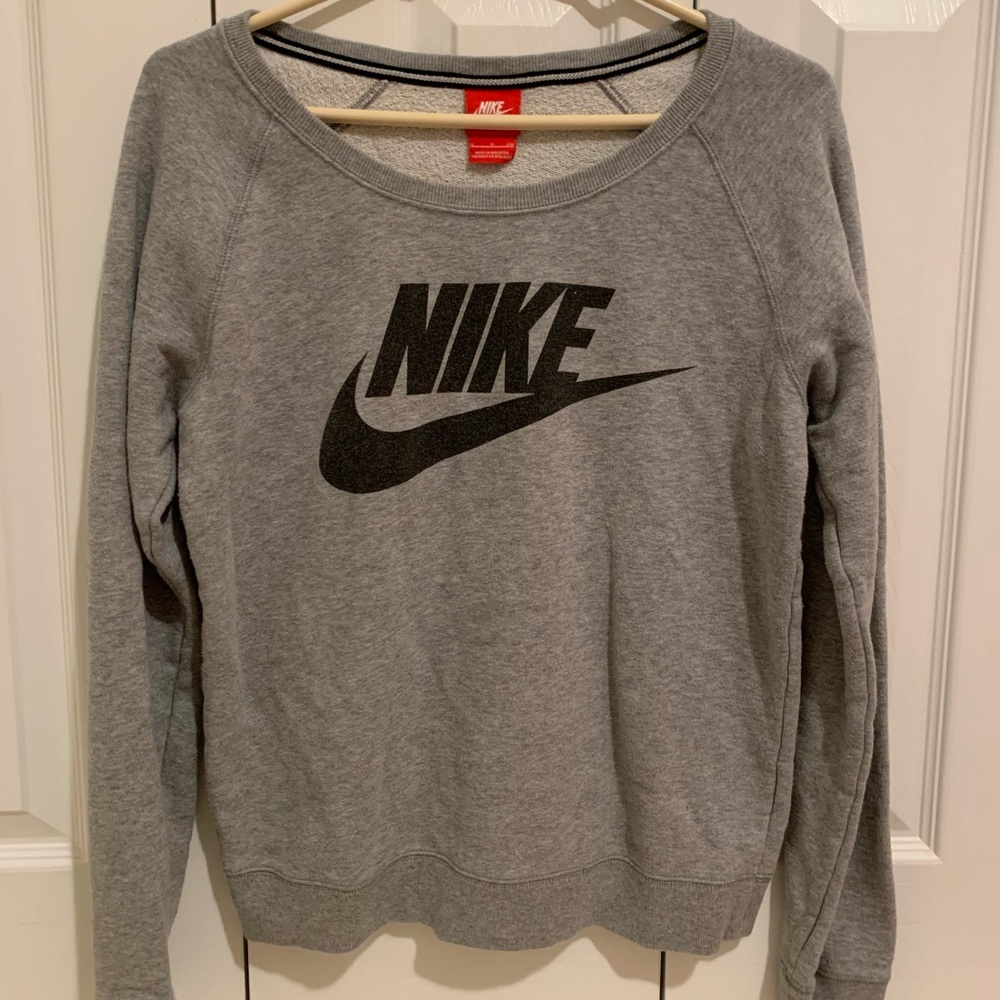 Nike crew neck. Size small. Barely worn.